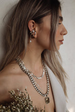 Load image into Gallery viewer, Charlotte Earcuff Bar + Pearl
