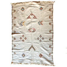 Load image into Gallery viewer, Marrakech Cactus Silk Weaving
